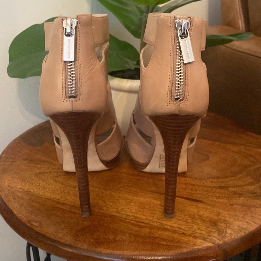 Elegant Tan Strappy Heels - Picture 4 of 10
